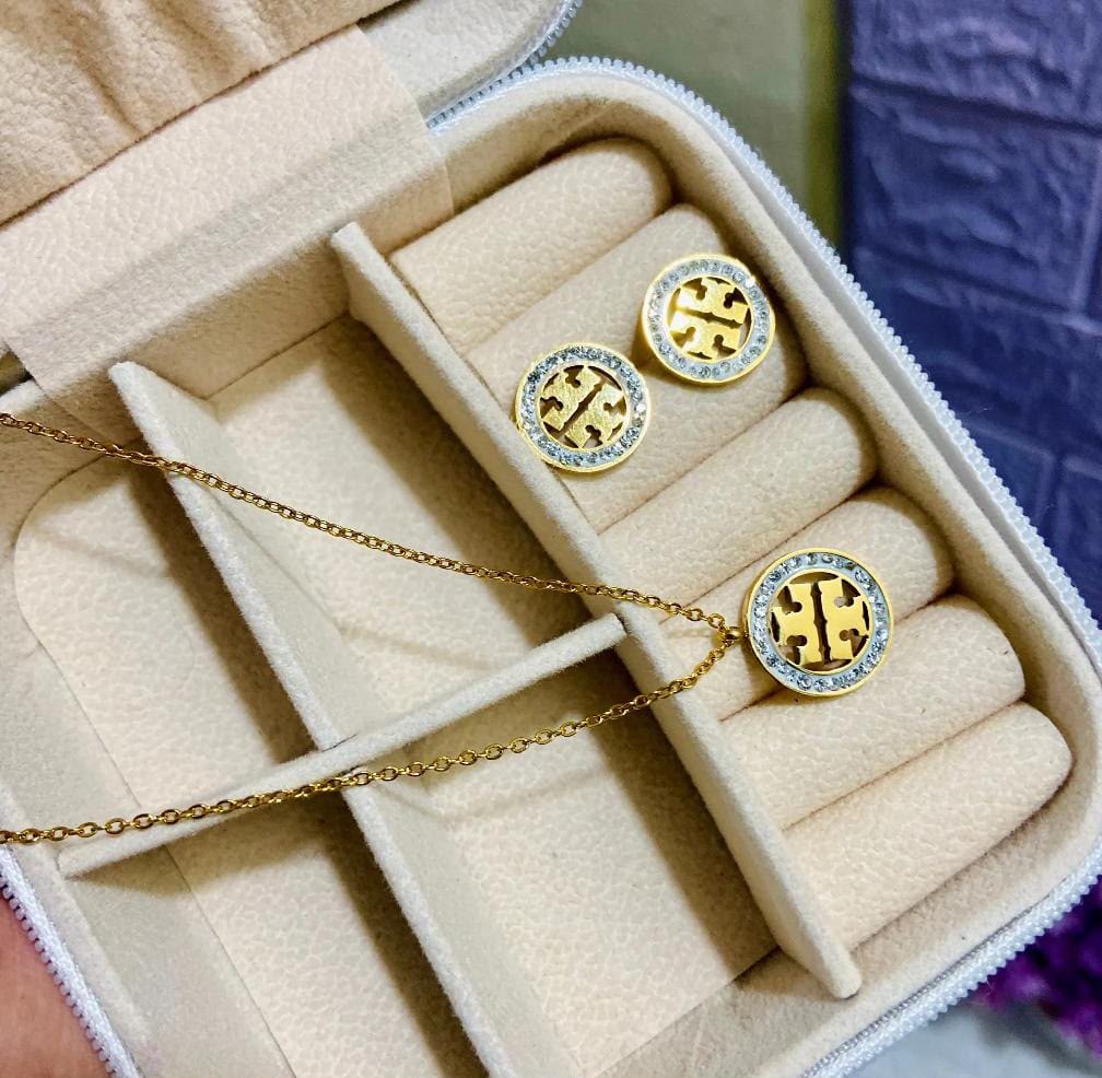 Pendants set