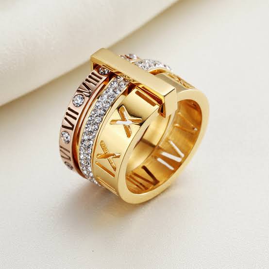 Roman layer Ring 🤍