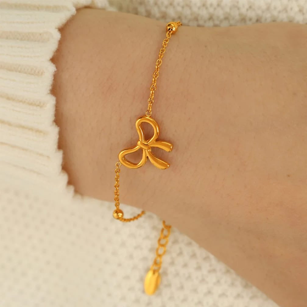 Gold bow bracelet ✨