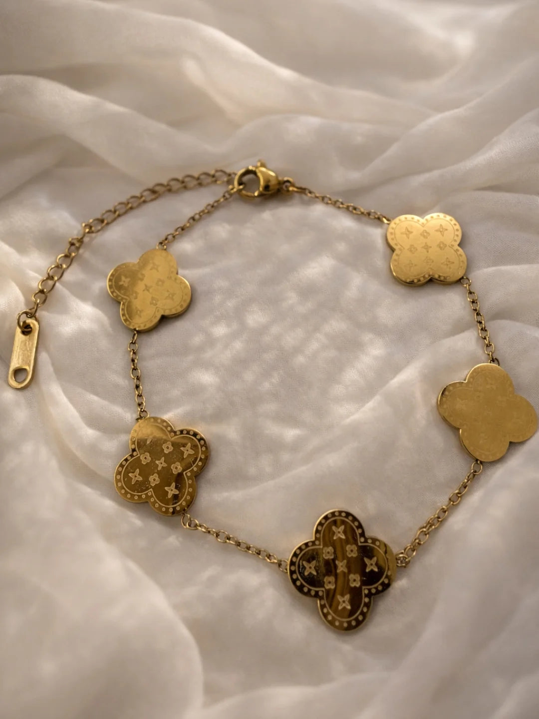Gold Clover Chain Bracelet ✨