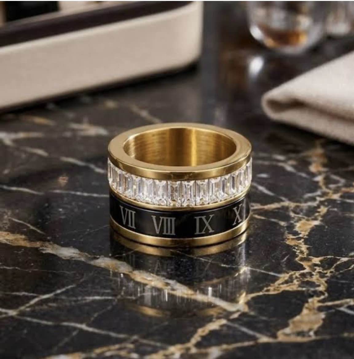 Roman Ring black n white ✨