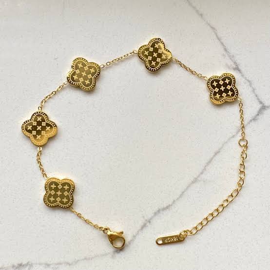 Gold Clover Chain Bracelet ✨