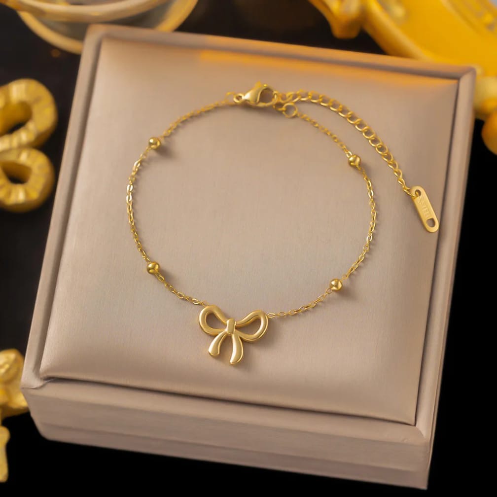 Gold bow bracelet ✨
