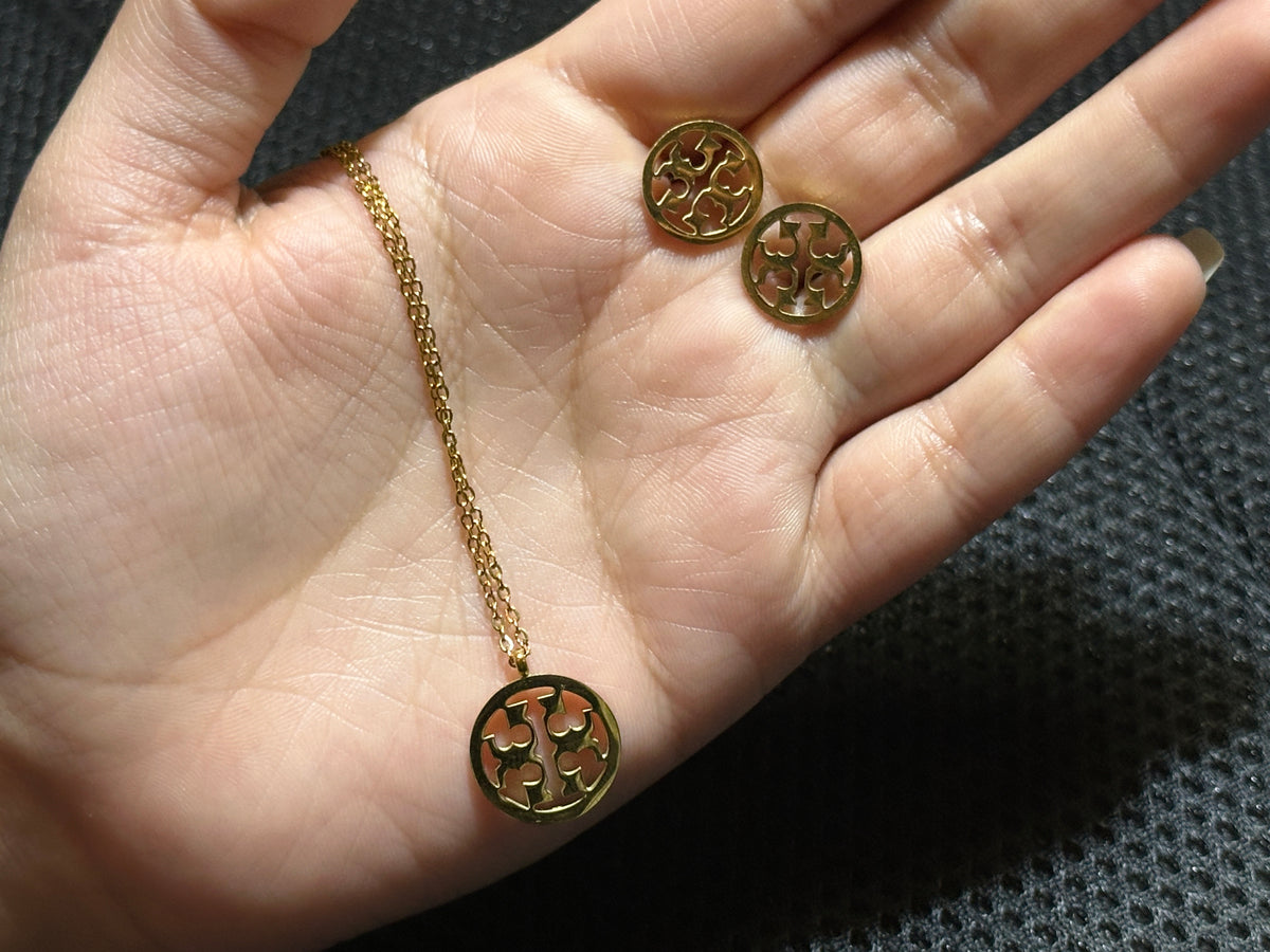 Matte tory Burch pendant set ✨