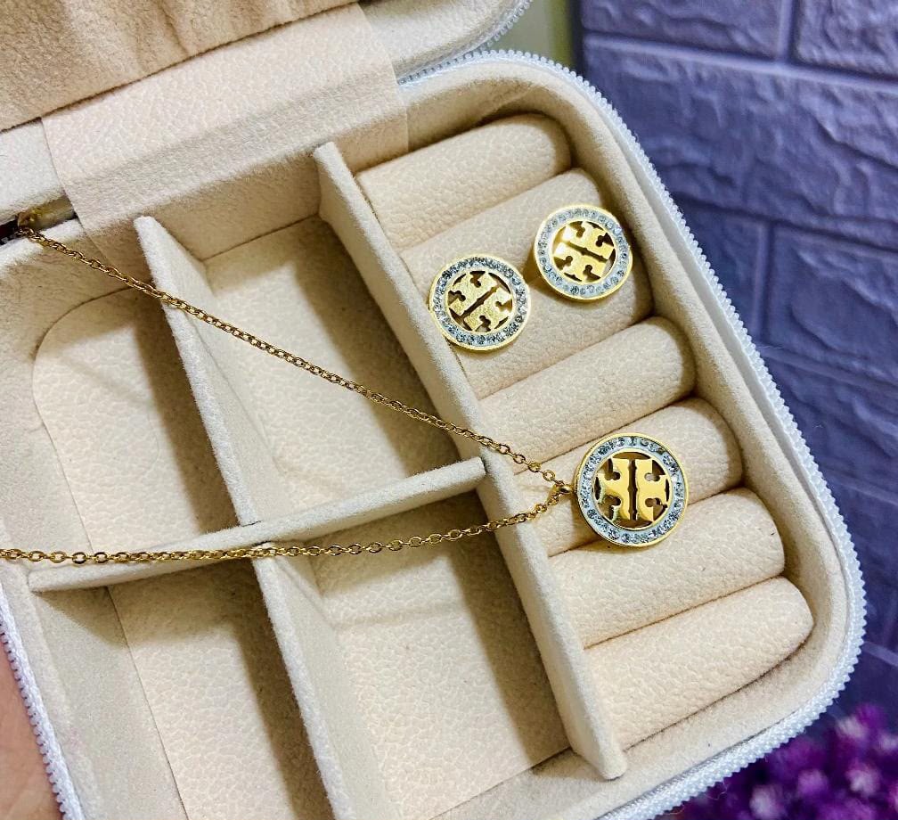 Pendants set