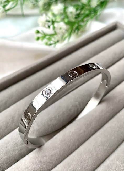 Elegant Solid Bracelet | MN Jewels